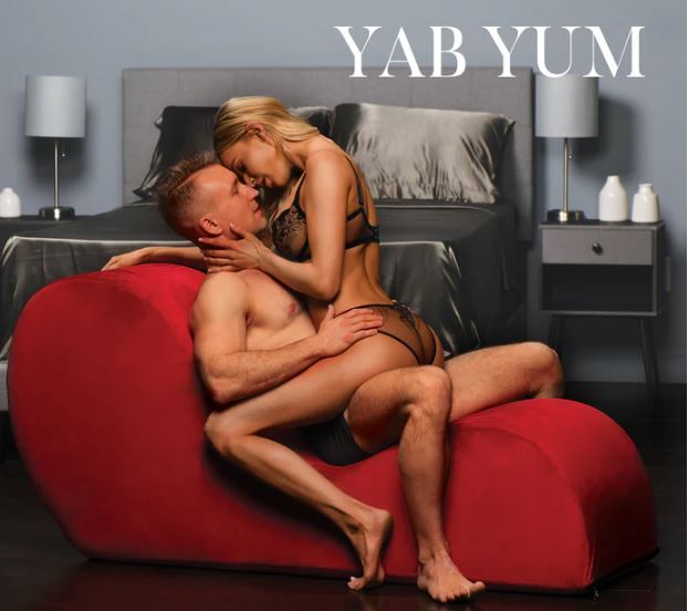 BB LOVE COUCH